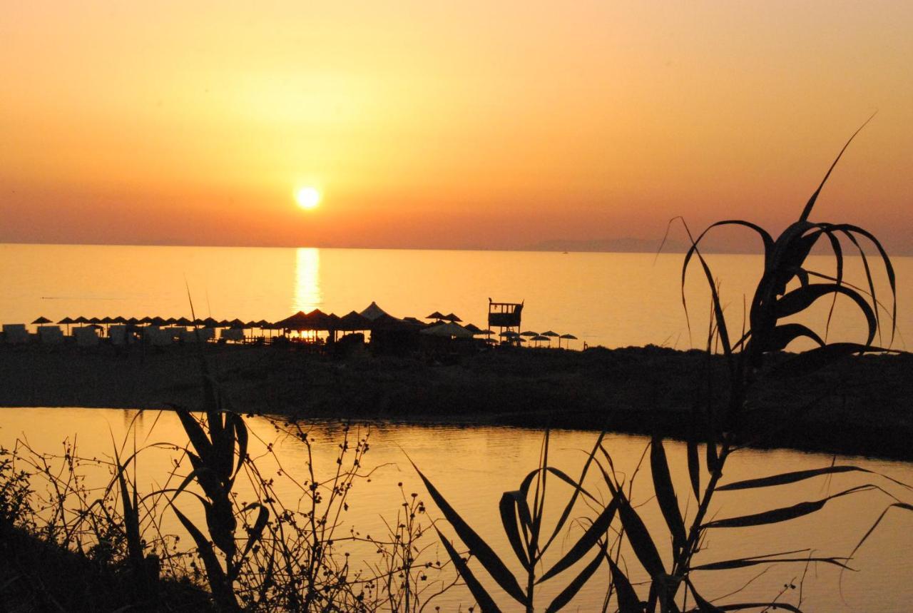 Apartment Tramonto Sea-Front Valledoria  Exterior foto